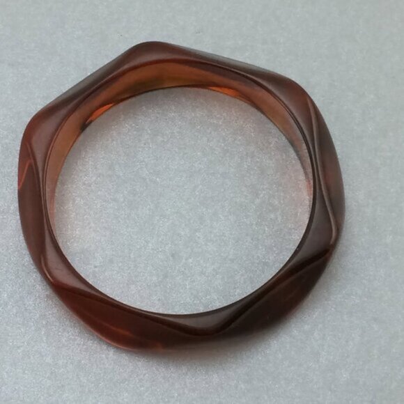 Vintage Genuine Lucite Bangle Bracelet Made in Hong Kong Amber Brown Hue Plastic - Picture 6 of 10